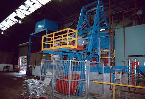 Static bin tilter feeding one slewing charger