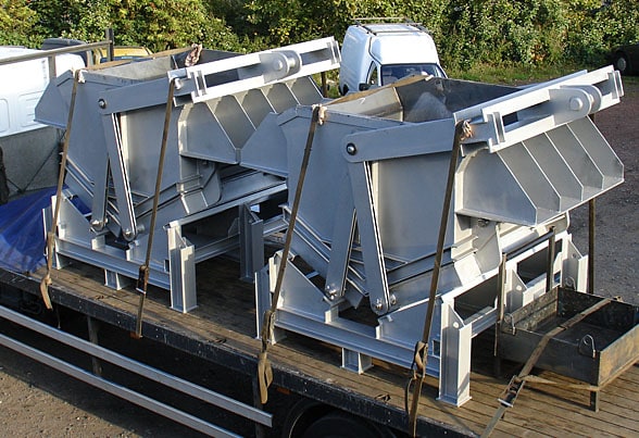 Pair of 3t capacity charge buckets